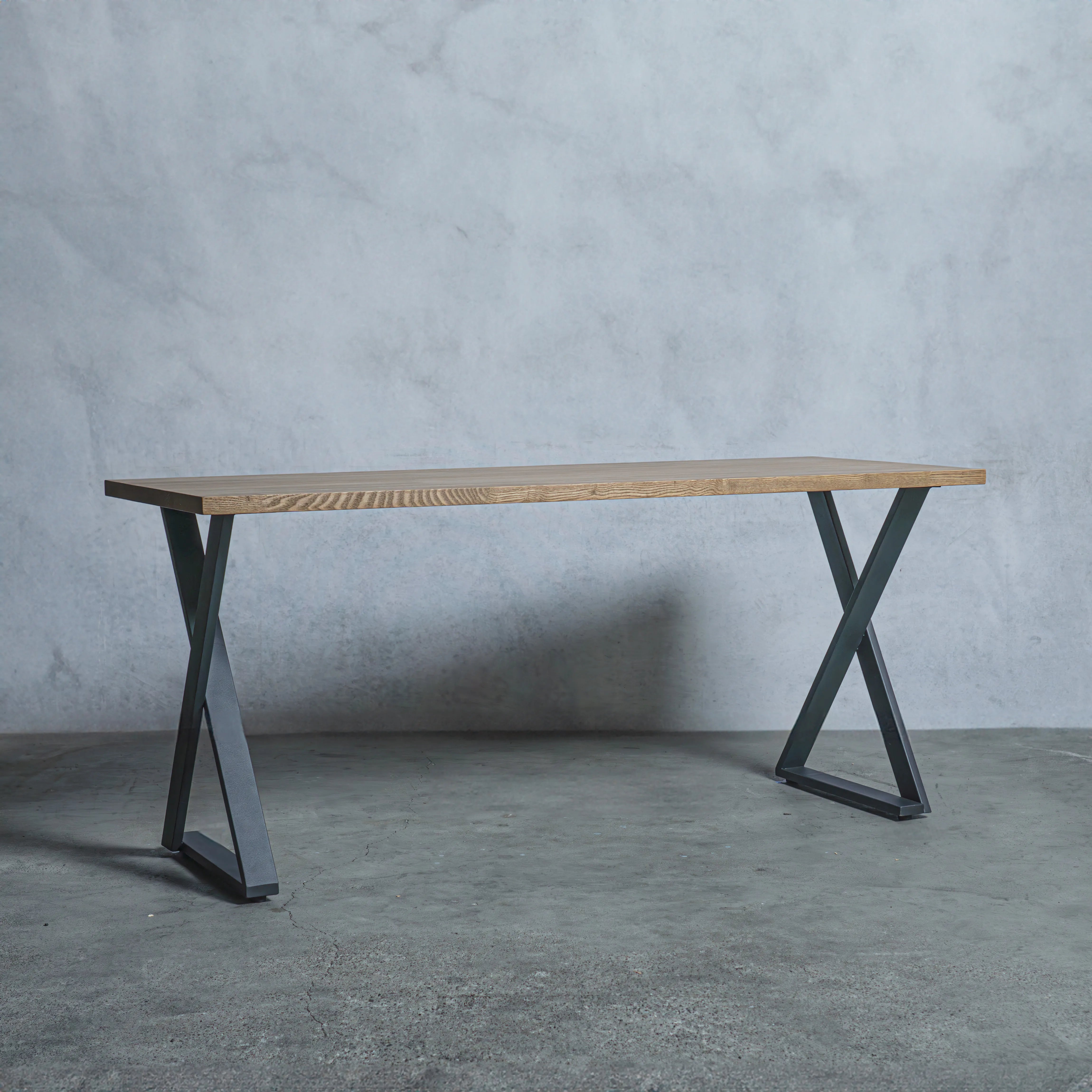 テーブル / デスク タモ材 × アイアン脚 Z型 — 清水材木店 テーブル / デスク タモ材 × アイアン脚 Z型 — 清水材木店