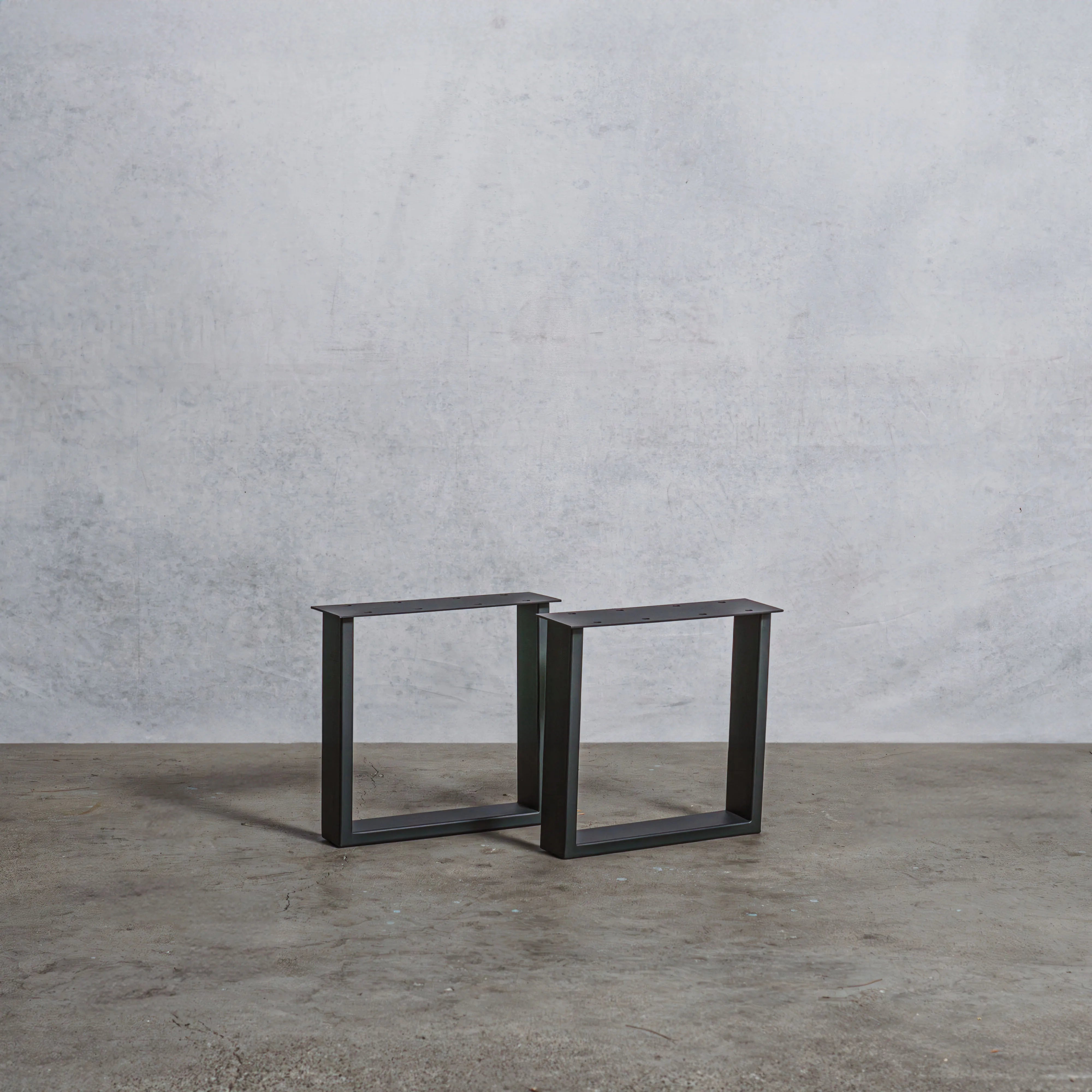 コンパクト多機能木目サイドテーブル - エレガントアイアン脚 コンパクト多機能木目サイドテーブル - エレガントアイアン脚